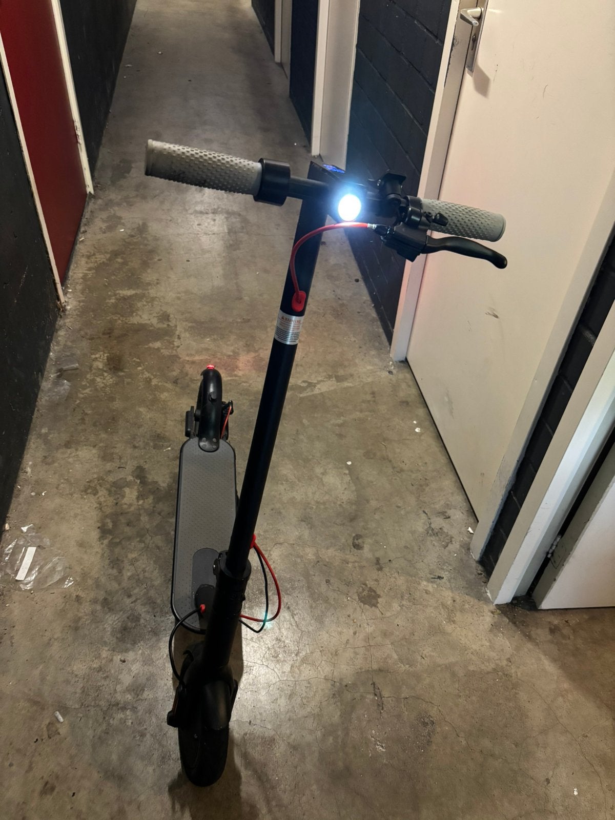 Gloednieuwe elektrische step, Fietsen en Brommers, Steps, Ophalen of Verzenden, Zo goed als nieuw, Elektrische step (E-scooter)