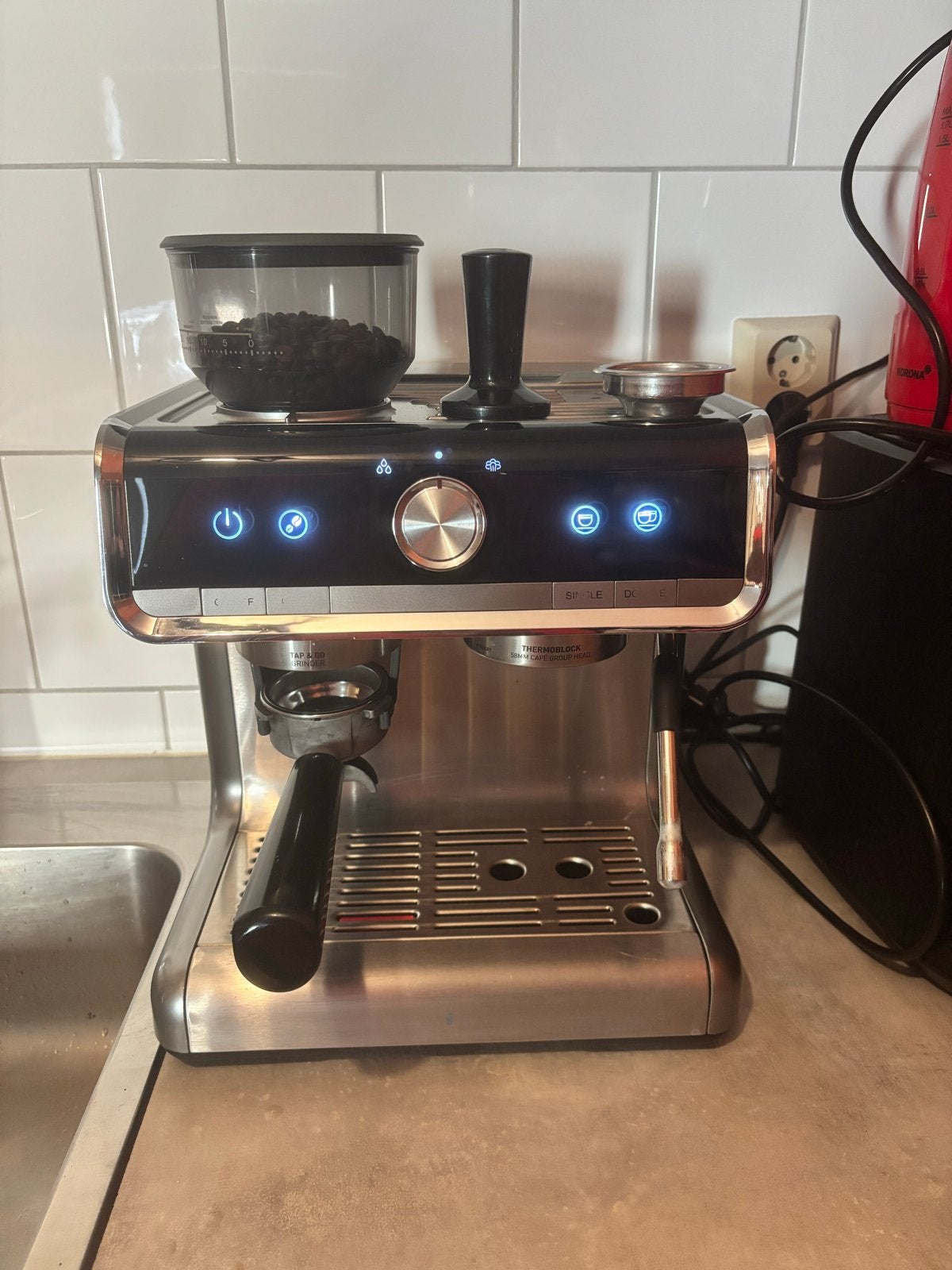 Espressoapparaat met bonenmaler en melkschuimer, Afneembaar waterreservoir, Espresso apparaat, Gemalen koffie, Ophalen of Verzenden