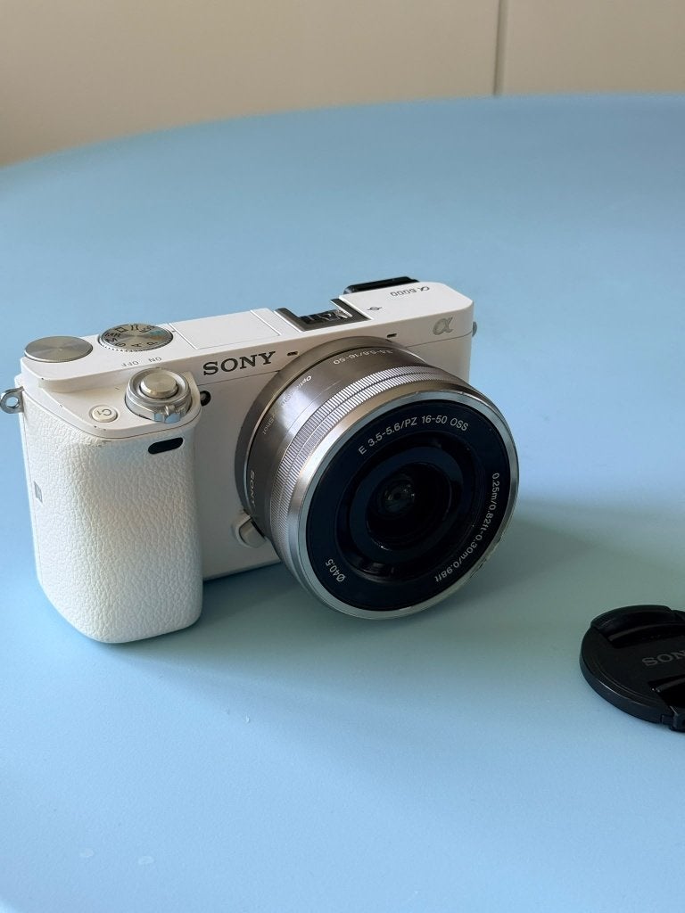 Sony Alpha A6000 + 16-50mm OSS, Ophalen, Accu, Gebruikt, 24 megapixels