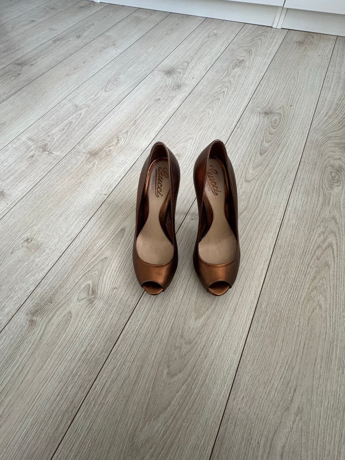 Gucci peeptoe pumps brons/goudkleur maat 37 1/2, Pumps, Overige kleuren, Verzenden, Gedragen