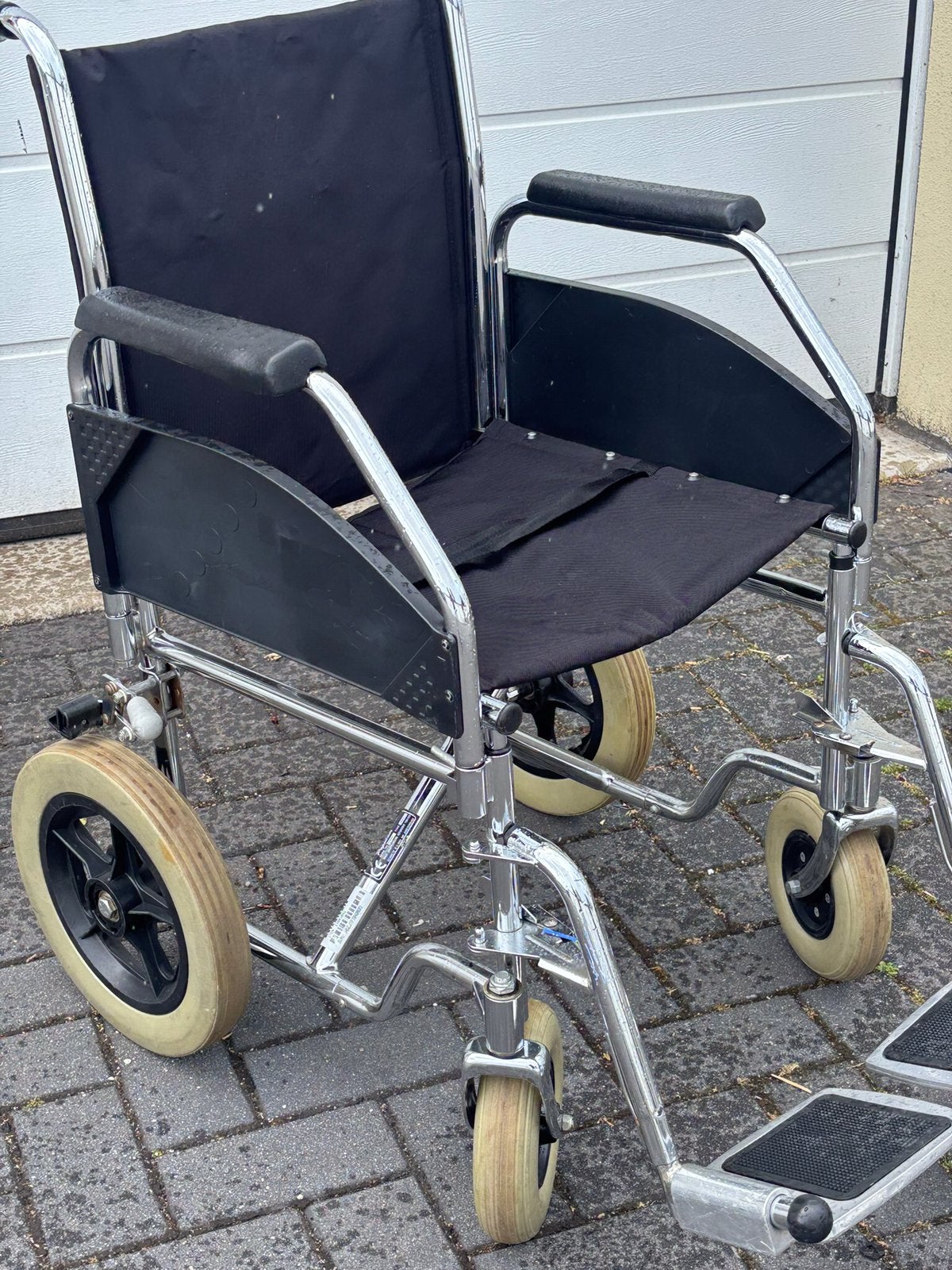 Inklapbare transportrolstoel , onverwoestbaar , nu €59,00., Ophalen, Gebruikt, Meer info ☎️0️⃣6️⃣➖2️⃣0️⃣9️⃣0️⃣1️⃣0️⃣4️⃣0️⃣, Duwrolstoel