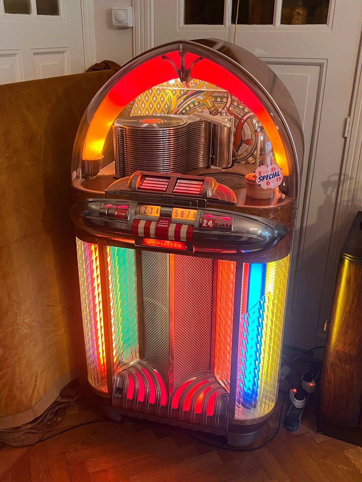 Gezocht > Rechter groot plexiglas deel Wurlitzer 1100, Verzamelen, Automaten | Jukeboxen, Ophalen, Gebruikt, Voor 1950, Wurlitzer