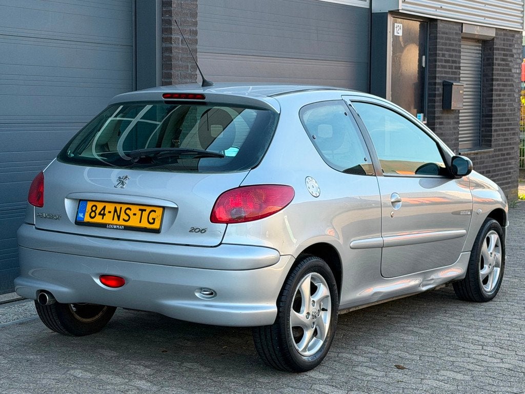 Peugeot 206 1.4-16V Quiksilver AIRCO Nieuw APK NAP, Auto's, Voorwielaandrijving, 4 cilinders, Origineel Nederlands, Bedrijf