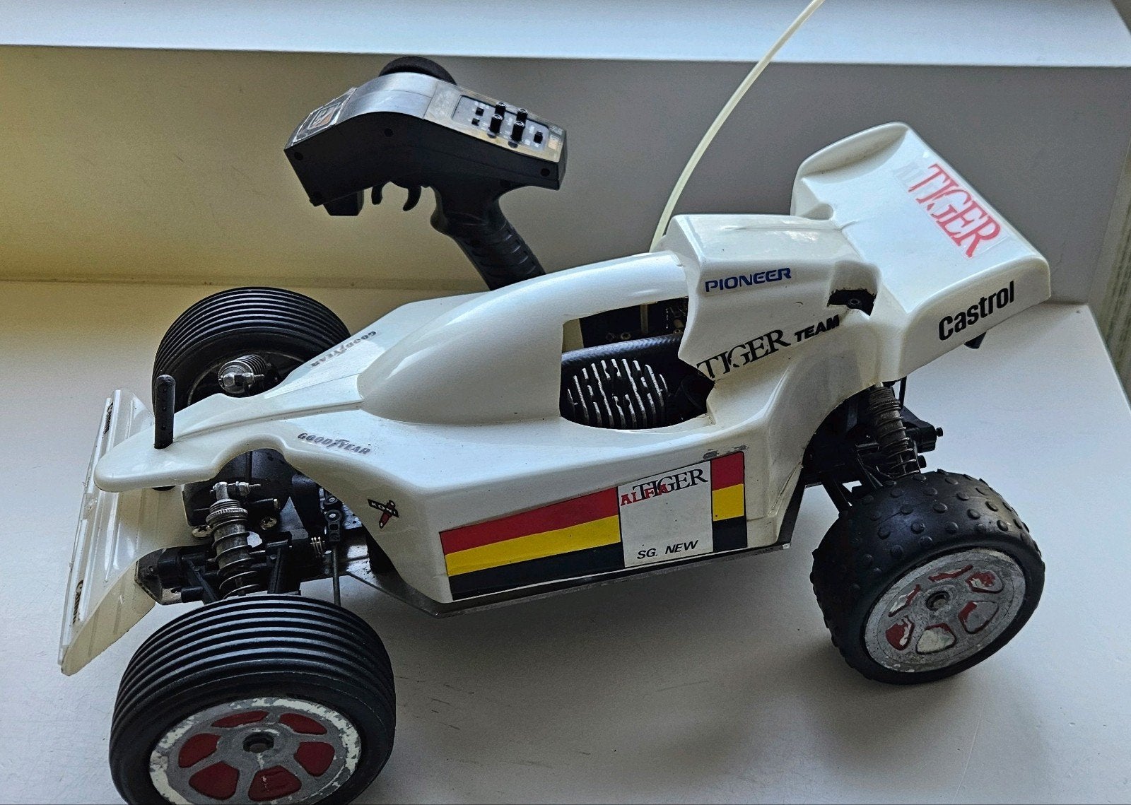 Zeldzame Vintage SG Tiger 1/8 Nitro Buggy (1986) –Klassieker, Hobby en Vrije tijd, Gebruikt, Auto offroad, Ophalen of Verzenden