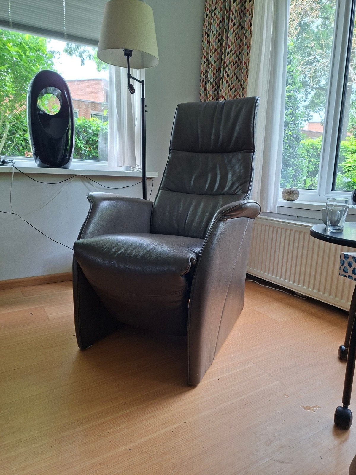 Twee elektrische relaxfauteuils - grijs leer, Ophalen, Gebruikt, Twee, Leer