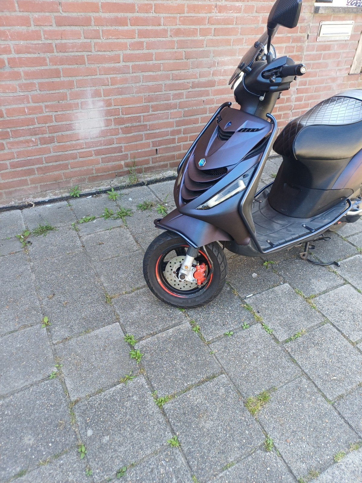 Piaggio zip blauw kenteken, Ophalen, Maximaal 45 km/u, Zip, Zo goed als nieuw