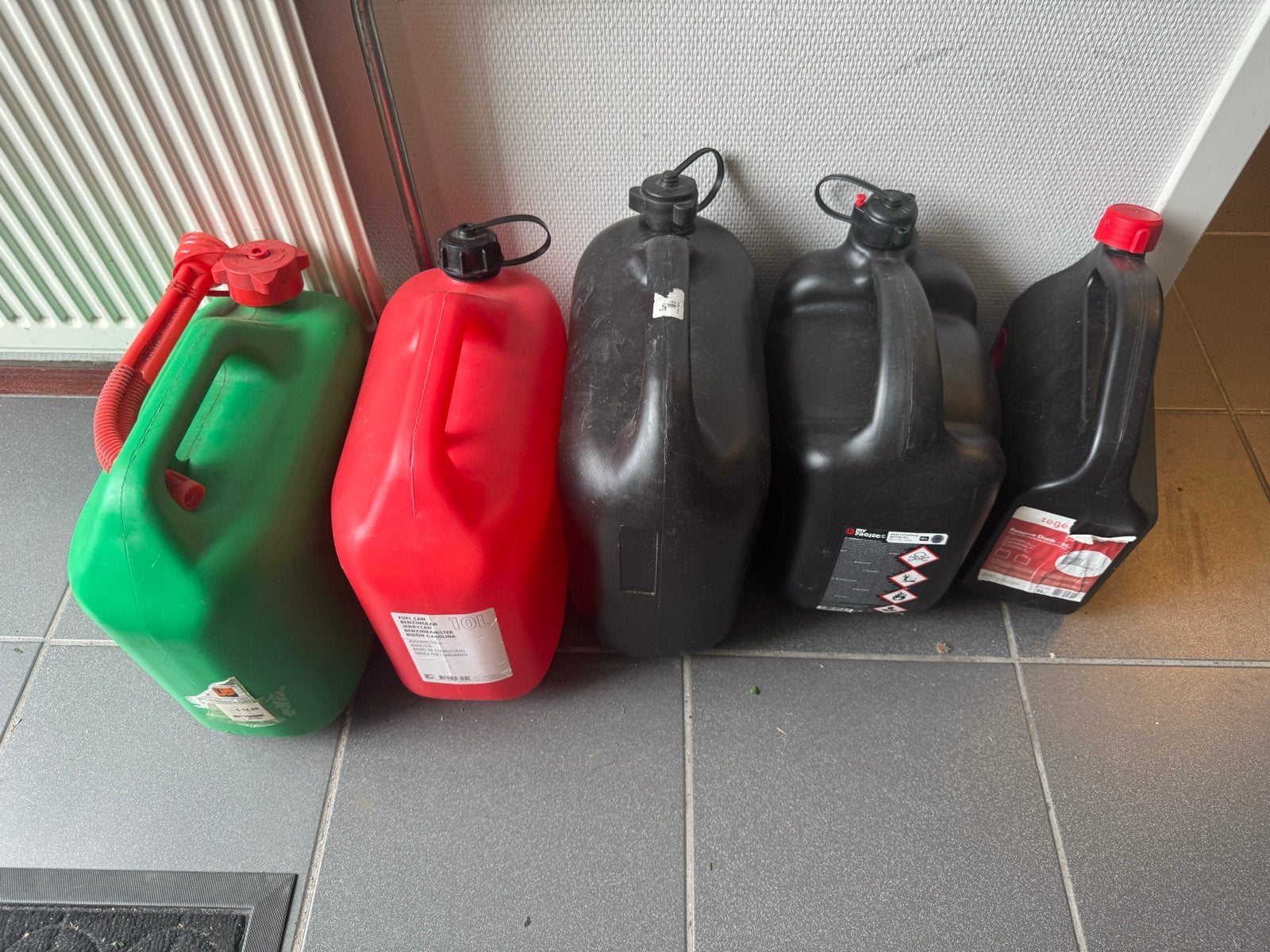 Diverse brandstof jerrycans - 5 stuks, Ophalen of Verzenden