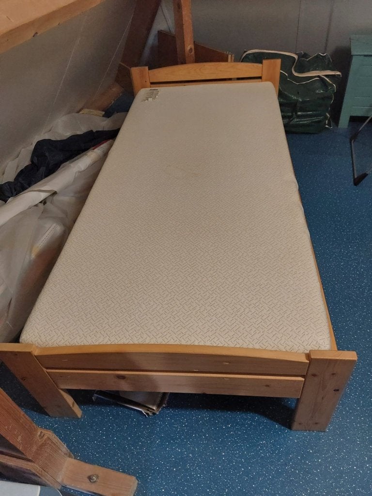 Bed met matras en spiraalbodem, Ophalen, Gebruikt, 90 cm, Eenpersoons