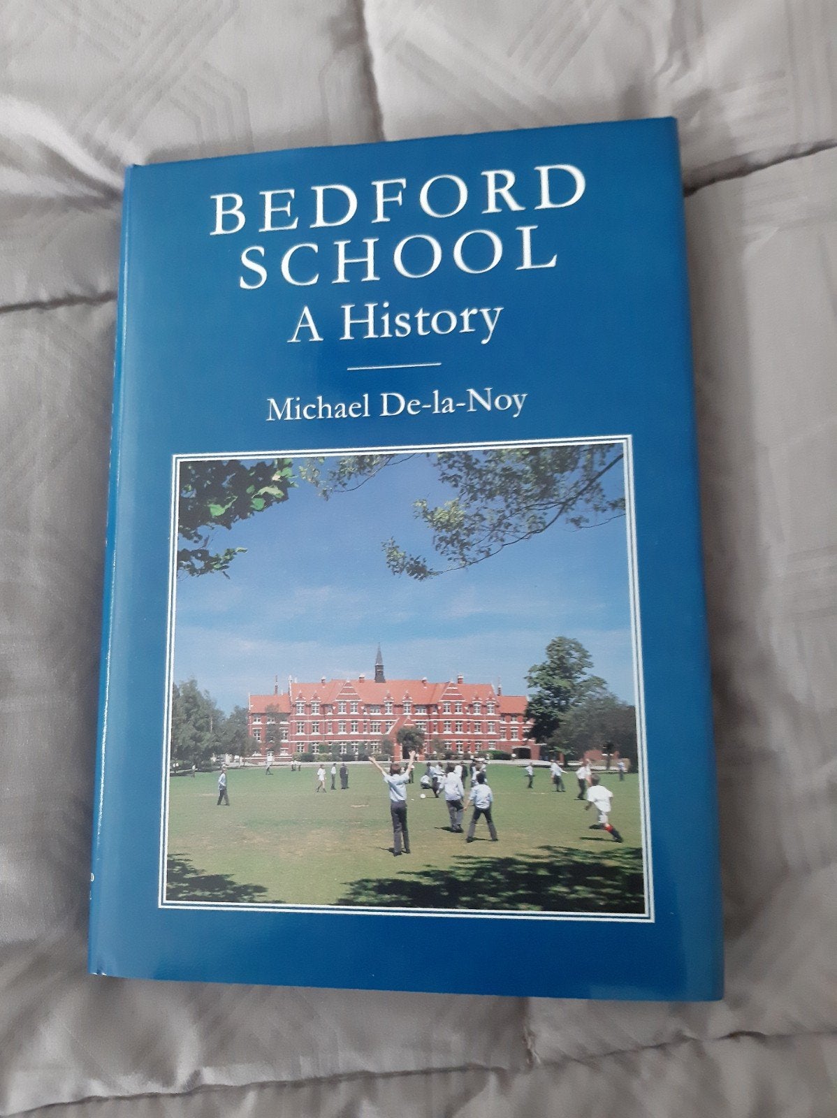 Engels boek over bedford school, Ophalen of Verzenden, Zo goed als nieuw