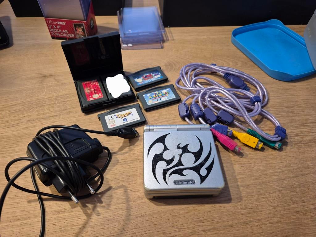 Gameboy Advance SP Tribal AGS-001 met oplader en 6 spellen, Spelcomputers en Games, Ophalen of Verzenden, Gebruikt, Game Boy Advance SP