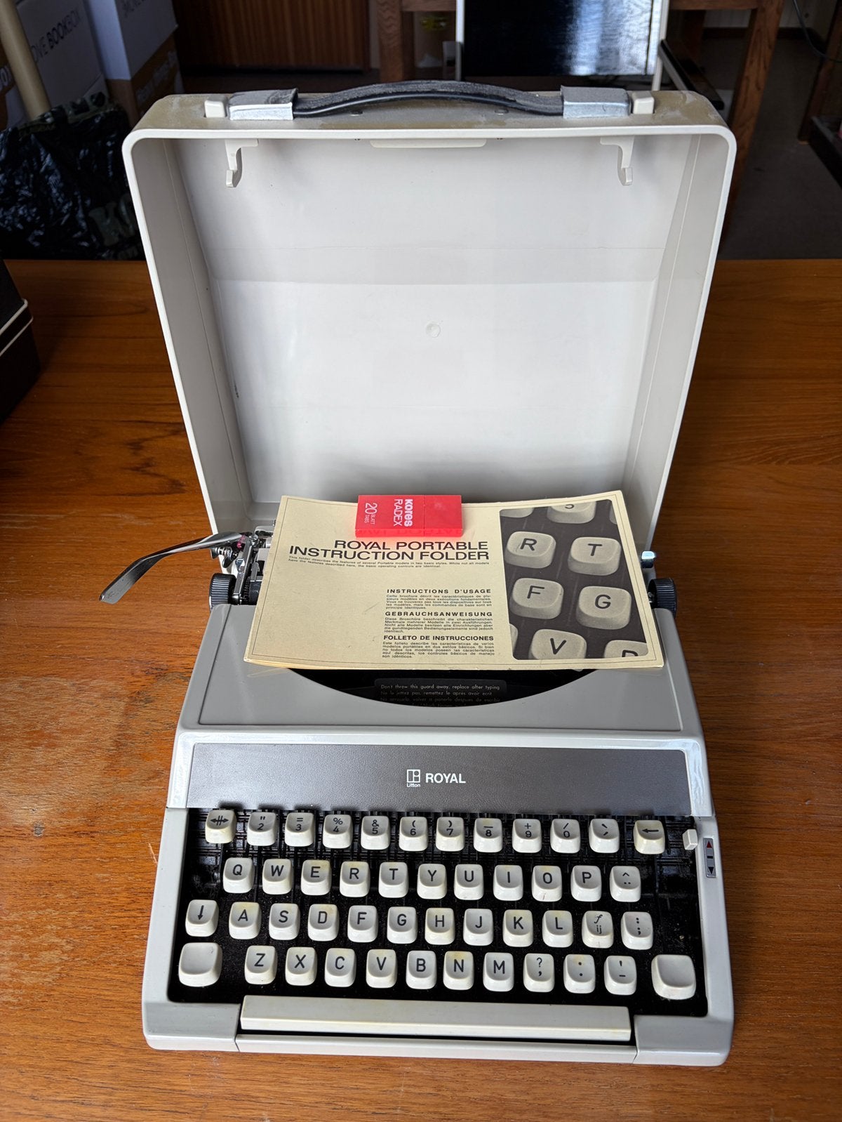 Royal Signet typemachine uit 1970 incl koffer, Diversen, Ophalen of Verzenden, Zo goed als nieuw