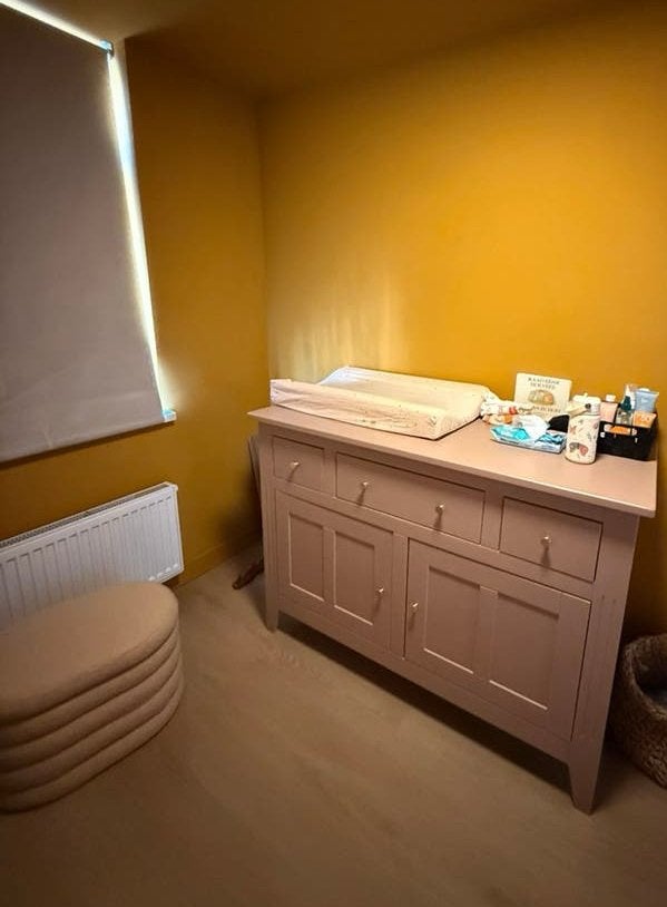 Vintage Commode XL in Oud Roze met Messing Knoppen - Uniques, Kinderen en Baby's, Kinderkamer | Commodes en Kasten, Ophalen, 50 tot 70 cm