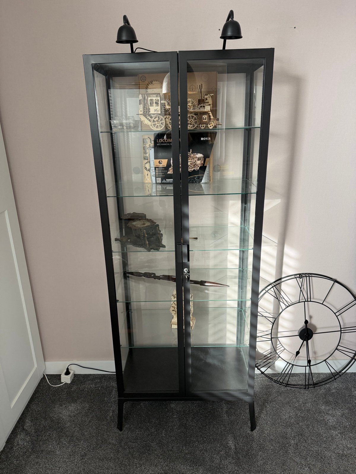 Vitrinekast met verlichting - 175x68x38cm, Zo goed als nieuw, Metaal, 150 tot 200 cm, 25 tot 50 cm