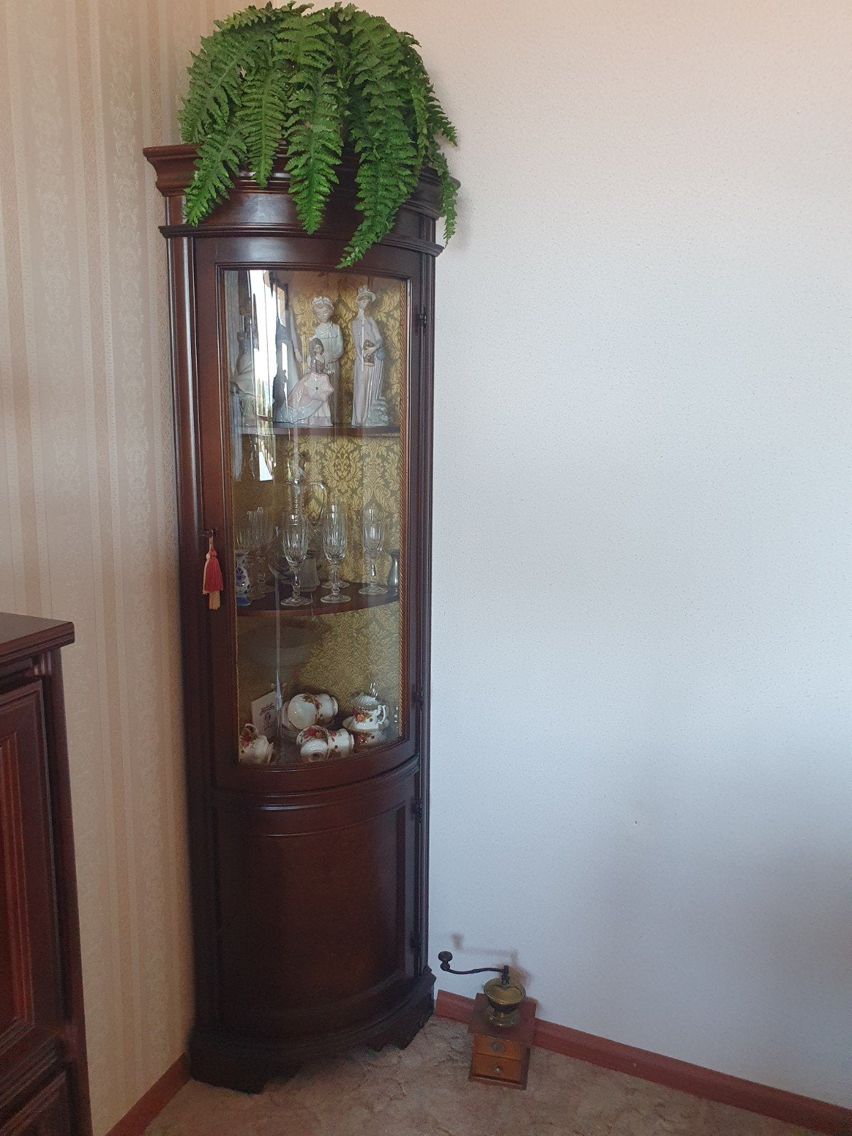 Hoekkast met bolglas deur, Ophalen, 25 tot 50 cm, 50 tot 100 cm, 200 cm of meer