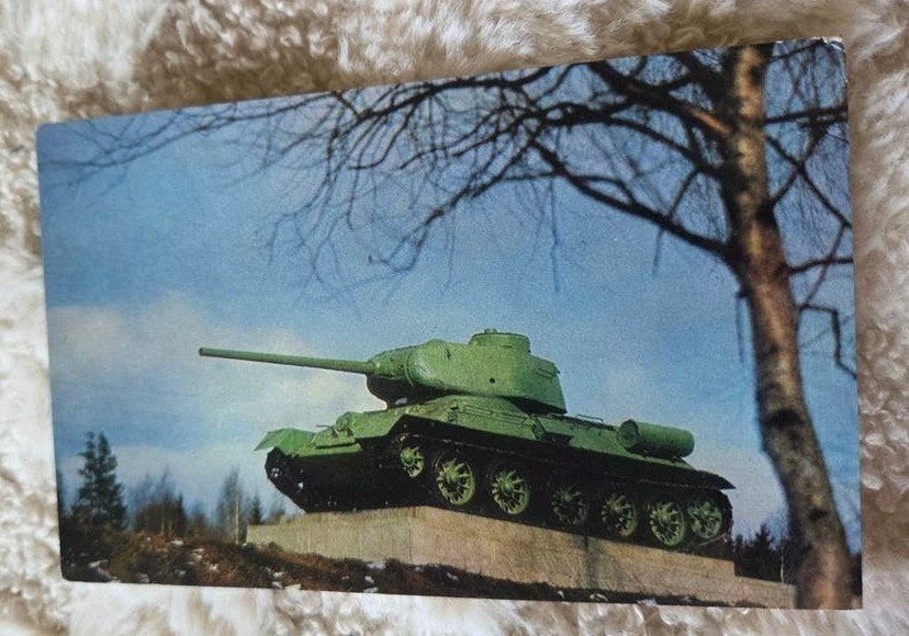 Vintage Sovjet Ansichtkaart: Tank op Leningrads Snelweg, Verzenden, 1960 tot 1980, Ongelopen, Overige thema's