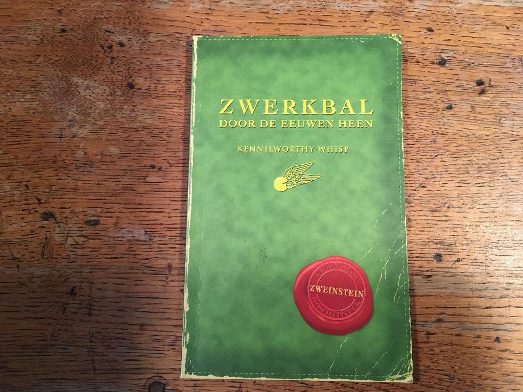 Zwerkbal door de eeuwen heen (collectersitem), Verzamelen, Ophalen of Verzenden, Gebruikt, Boek of Poster