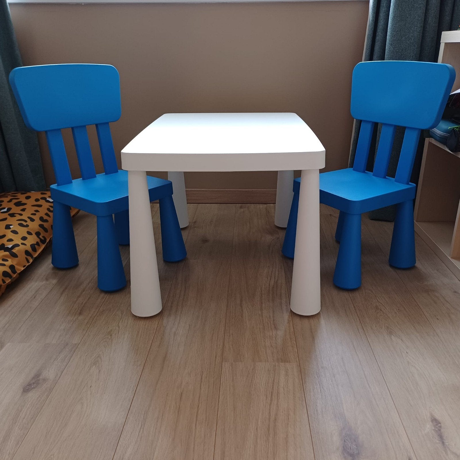 Kindertafel met 2 kinderstoelen (Ikea), Ophalen, Zo goed als nieuw, Tafel(s) en Stoel(en)