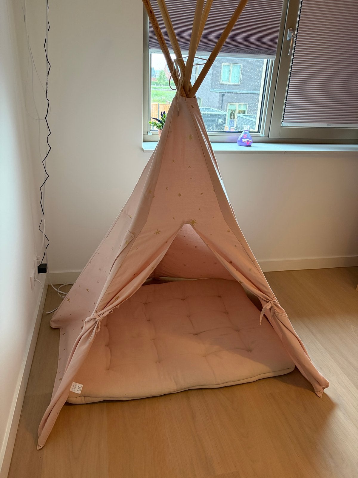 Tipi tent Petit Amelie inclusief kussen - Zo goed als nieuw, Ophalen, Zo goed als nieuw, Overige materialen