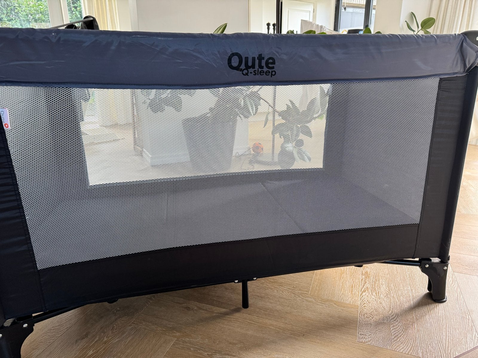 Baby campingbedje Qute Q-sleep met extra matras, Kinderen en Baby's, Ophalen, Gebruikt, Minder dan 140 cm, Matras