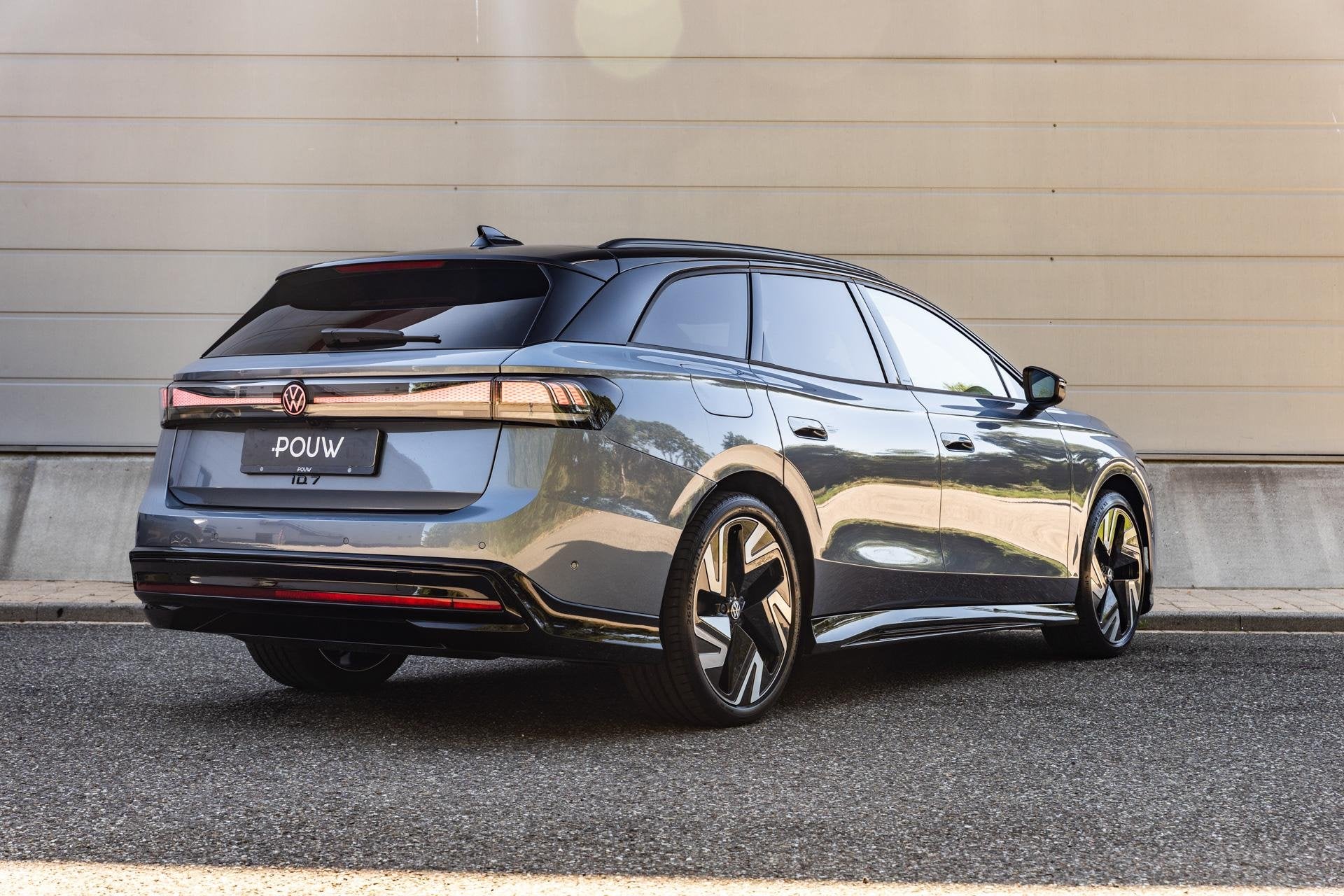 Volkswagen ID.7 Tourer 286pk Limited Edition Plus 86 kWh | W, Auto's, Achterwielaandrijving, Verblindingsvrij grootlicht, Zwart
