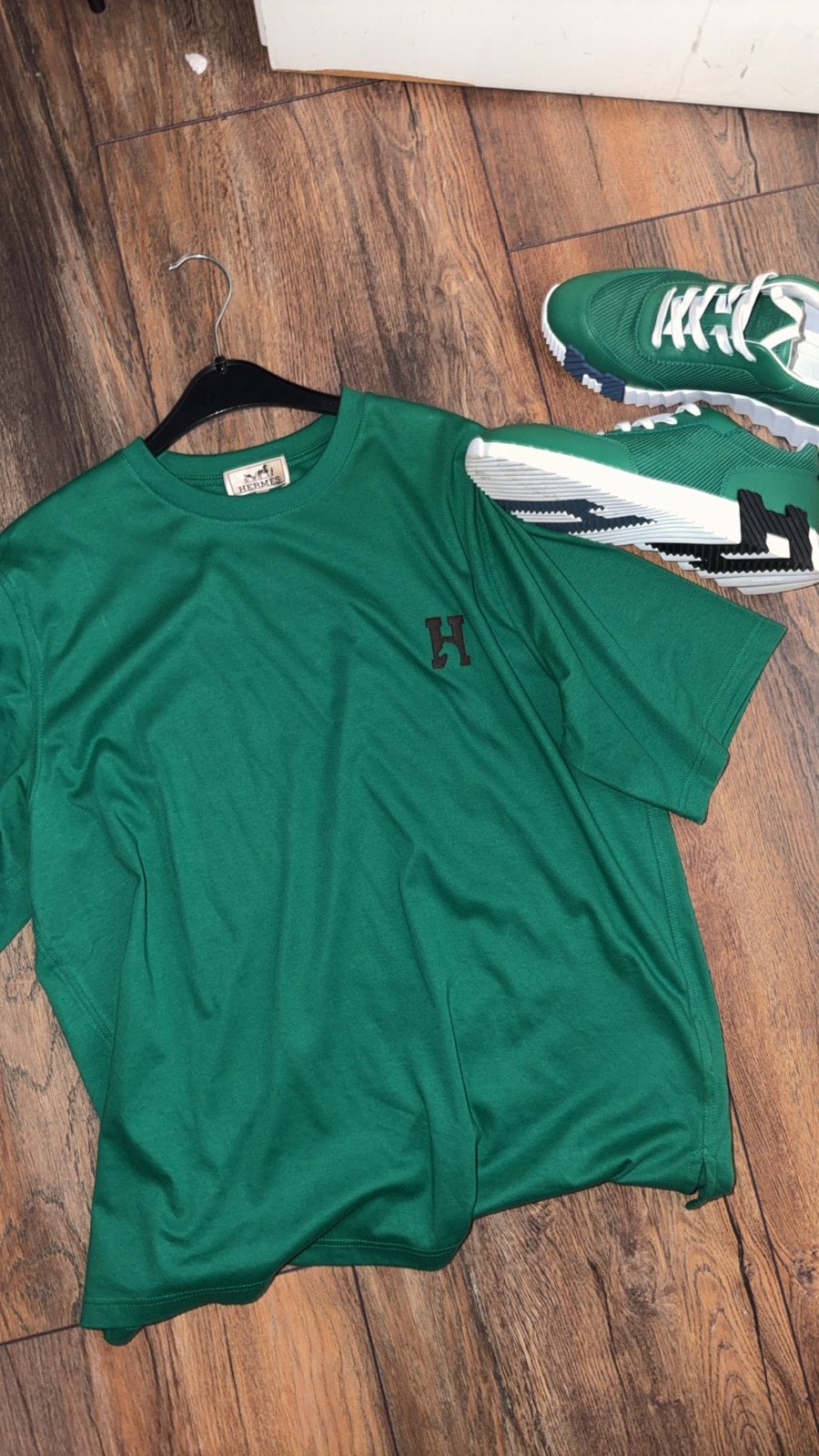 Hermès bouncing Sneakers Groen Maat 41 T shirt maat L, Kleding | Heren, Schoenen, Ophalen of Verzenden, Zo goed als nieuw, Overige kleuren