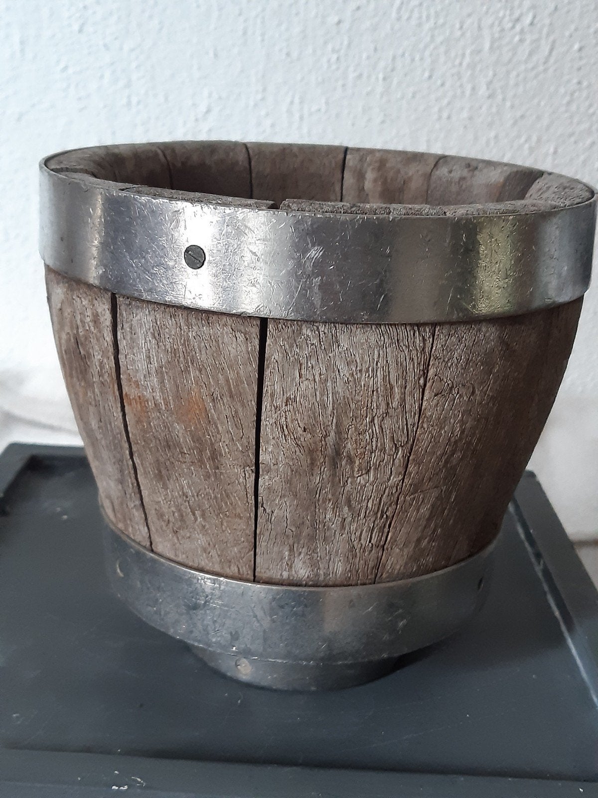 Landelijke houten kaasmal tonnetje,"bloempot"sleets verweerd, Ophalen of Verzenden