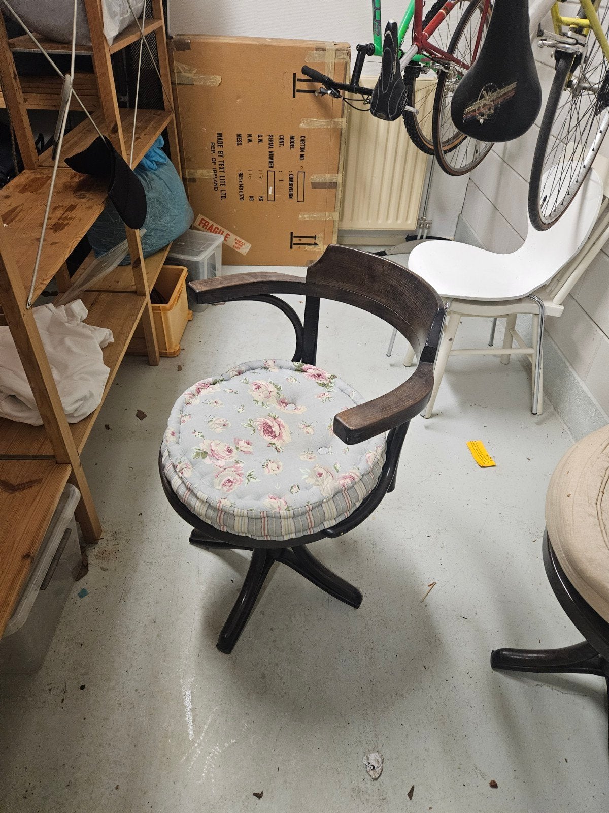 Te koop 2 oud engelse bureau stoelen, Antiek en Kunst, Antiek | Meubels | Stoelen en Banken, Ophalen