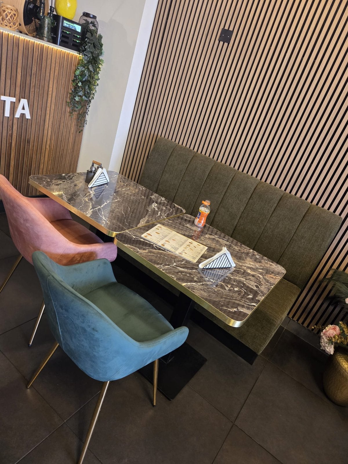Partij tafels en stoelen (horeca), Ophalen, Gebruikt, Meubilair