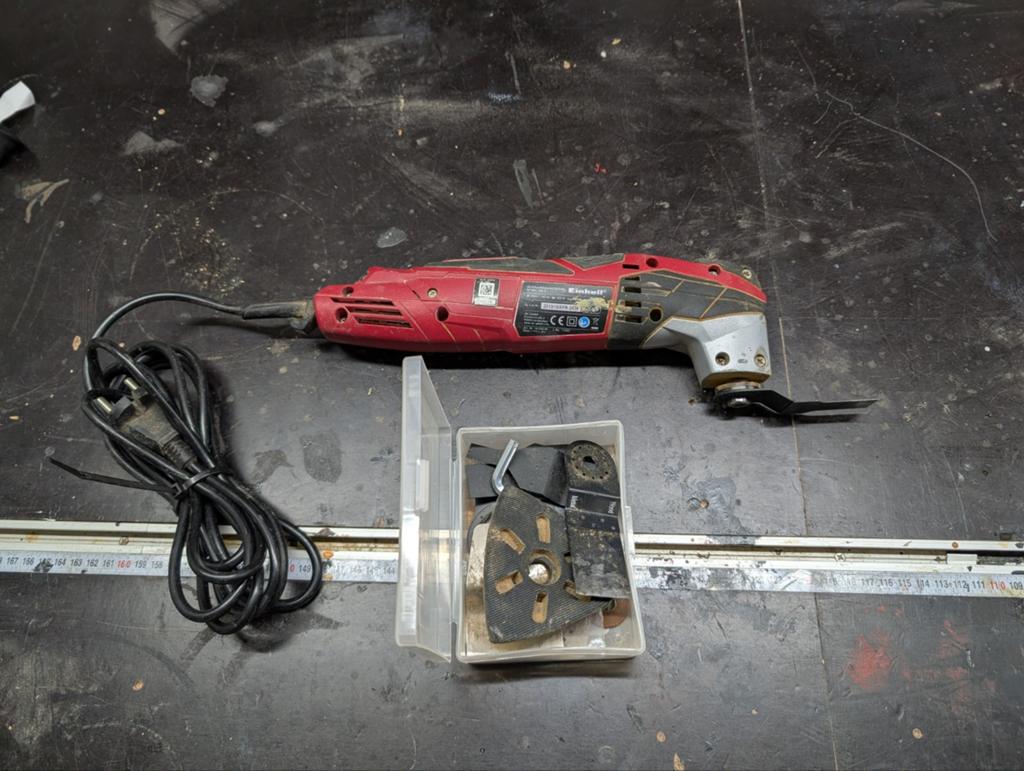 Multitool met accessoires - Gebruikt maar functioneel, Doe-het-zelf en Verbouw, Gereedschap | Overige machines, Gebruikt, Ophalen of Verzenden