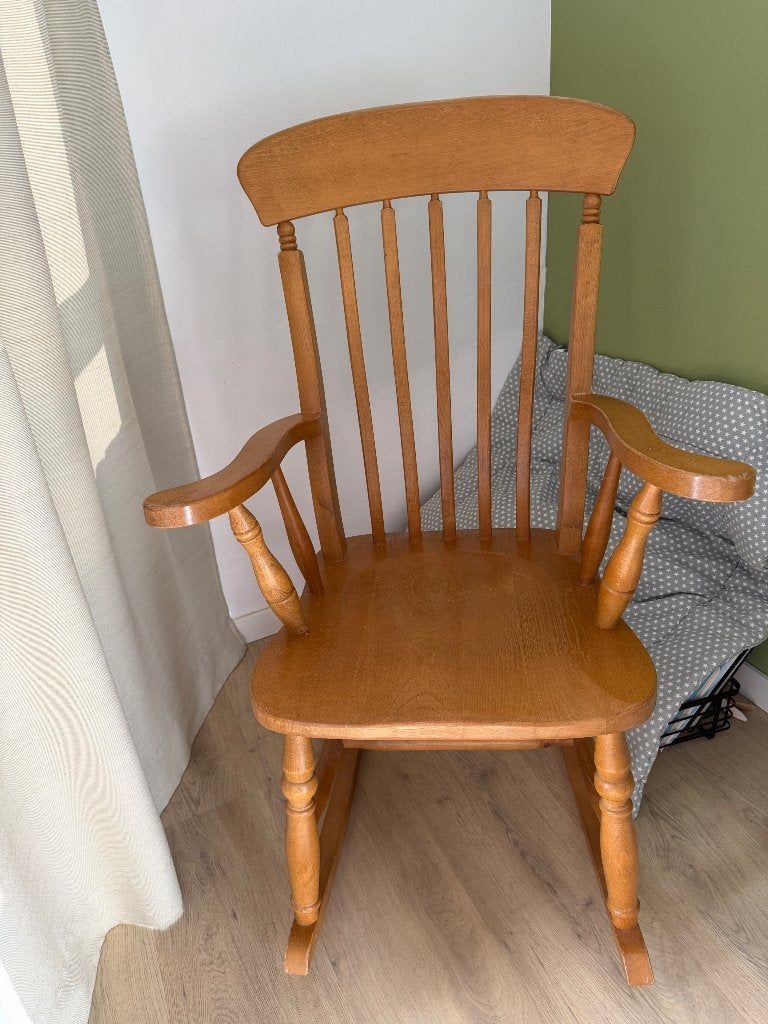 Houten schommelstoel, Ophalen
