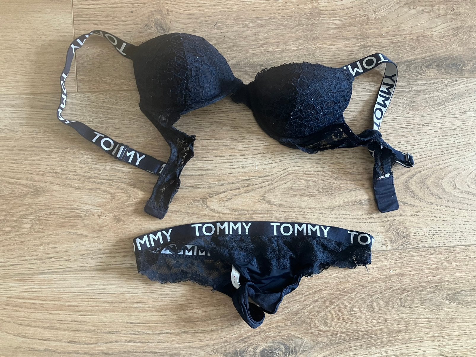 Lingerie setje Tommy Hilfiger maat 75b koppje, Ophalen of Verzenden, Zwart, Setje