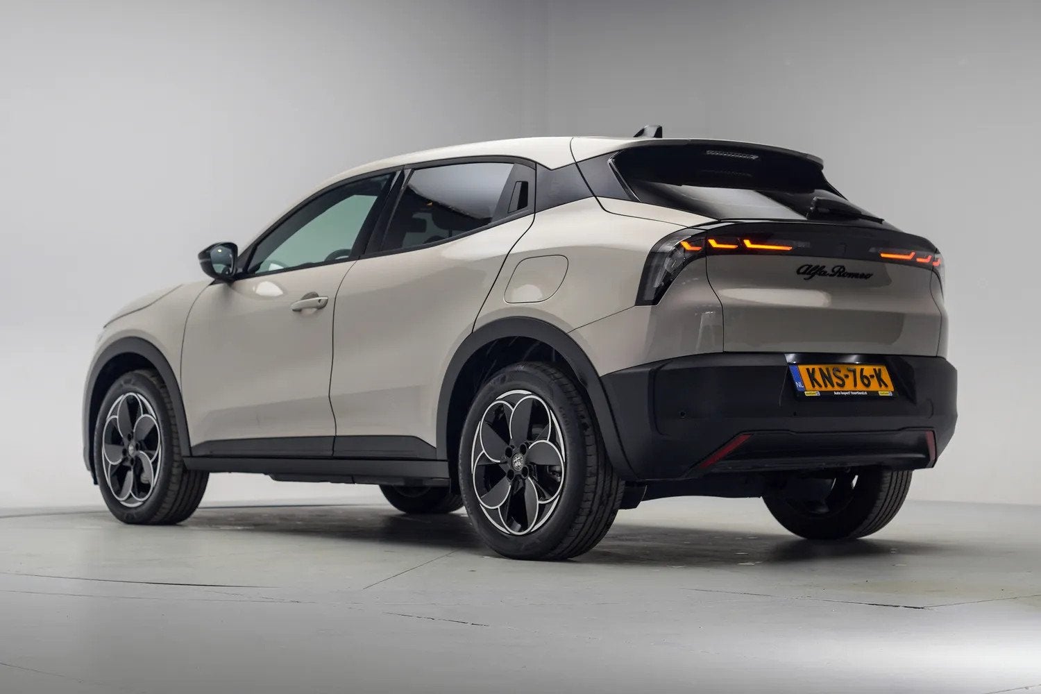 Alfa Romeo Junior Elettrica 54kWh [ LED Apple/Android Adapt., Automaat, 0 cilinders, Gebruikt, SUV of Terreinwagen