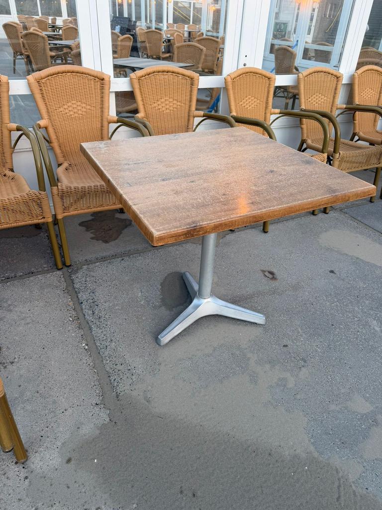 25 terrastafels 80x80 i.v.m. nieuwe aanschaf., Ophalen of Verzenden, Gebruikt, Rechthoekig