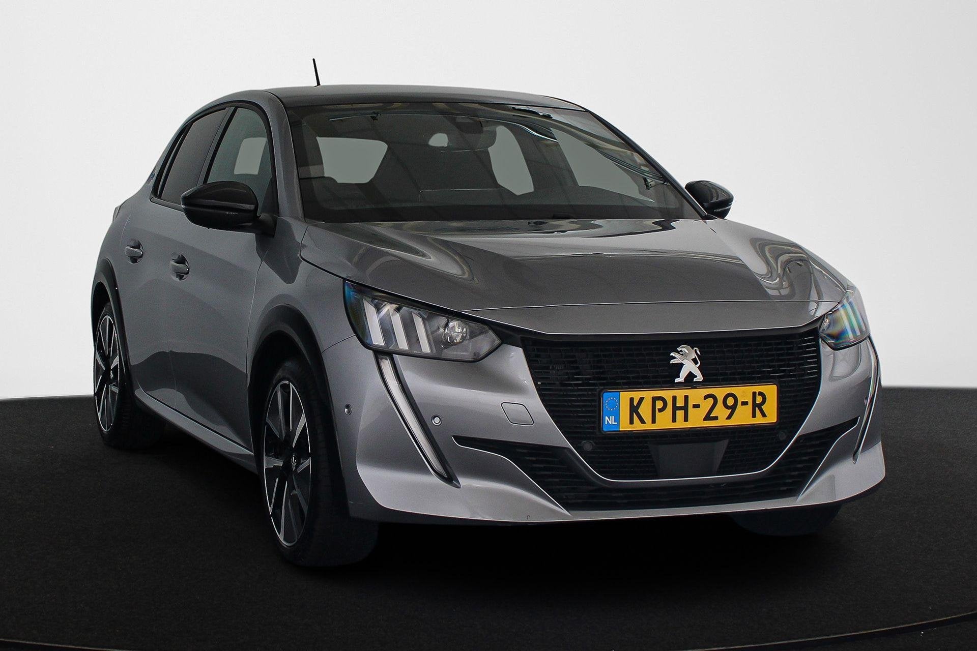 Peugeot e-208 EV GT Pack 50 kWh Panoramadak Stoelverwarming, Auto's, Peugeot, 136 pk, Gebruikt, 351 km, Grijs