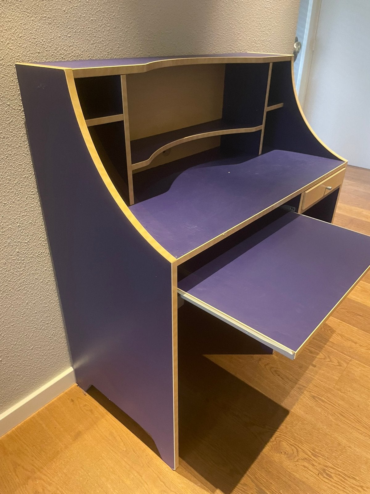 Bureau Ikea, chique uitgevoerd, Ophalen, Gebruikt