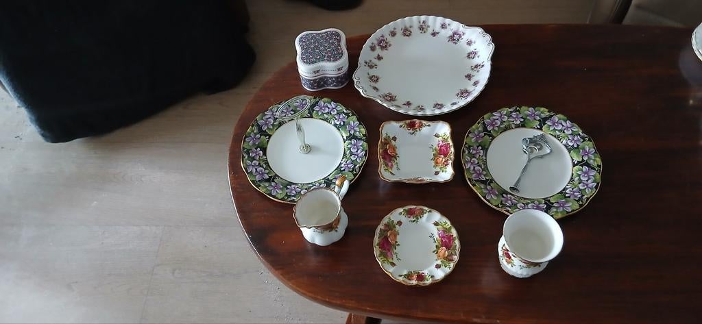Royal Albert., Antiek en Kunst, Ophalen of Verzenden