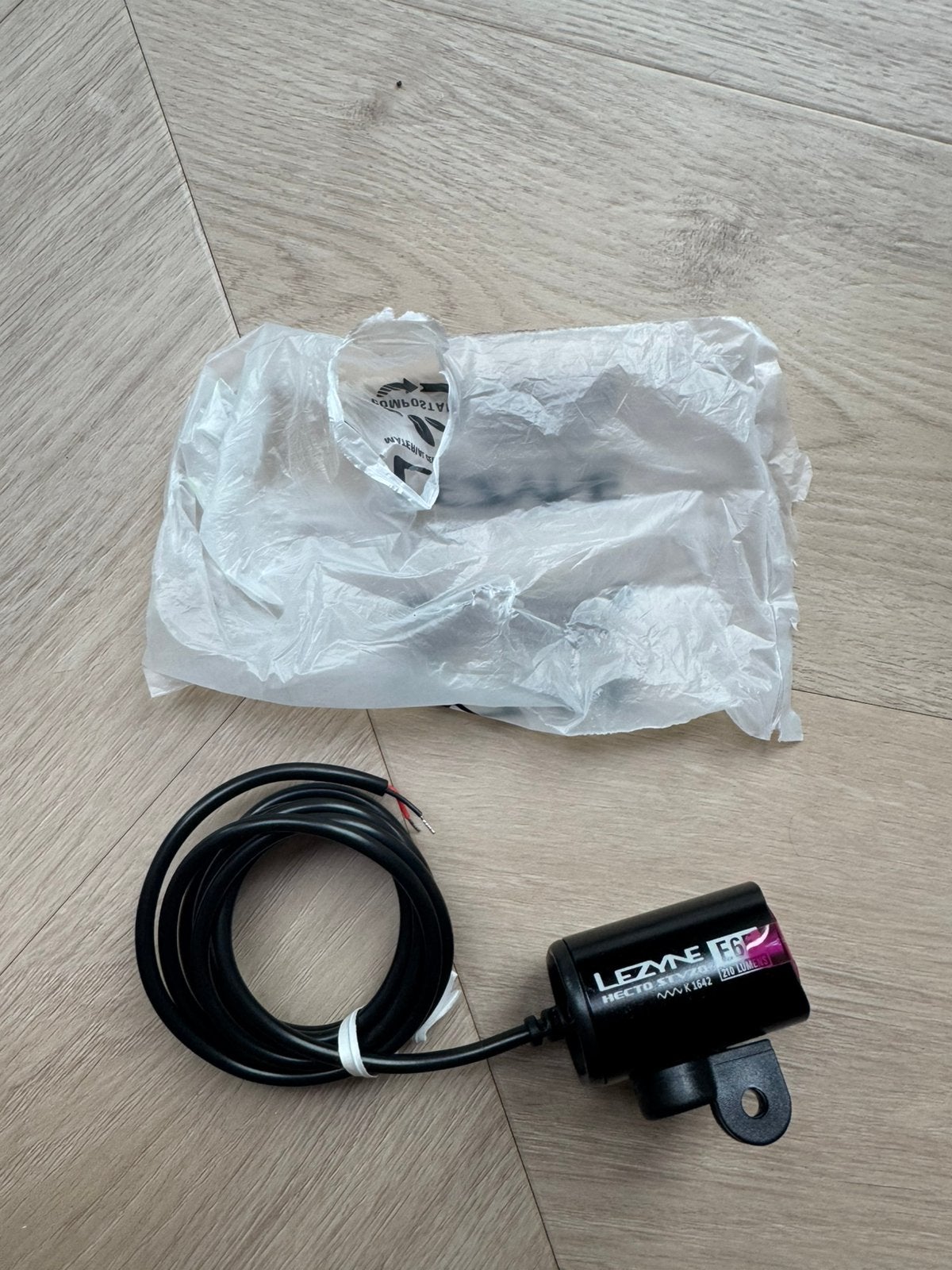Lezyne koplamp E65, Ophalen of Verzenden, Nieuw, Accu, Voorlicht