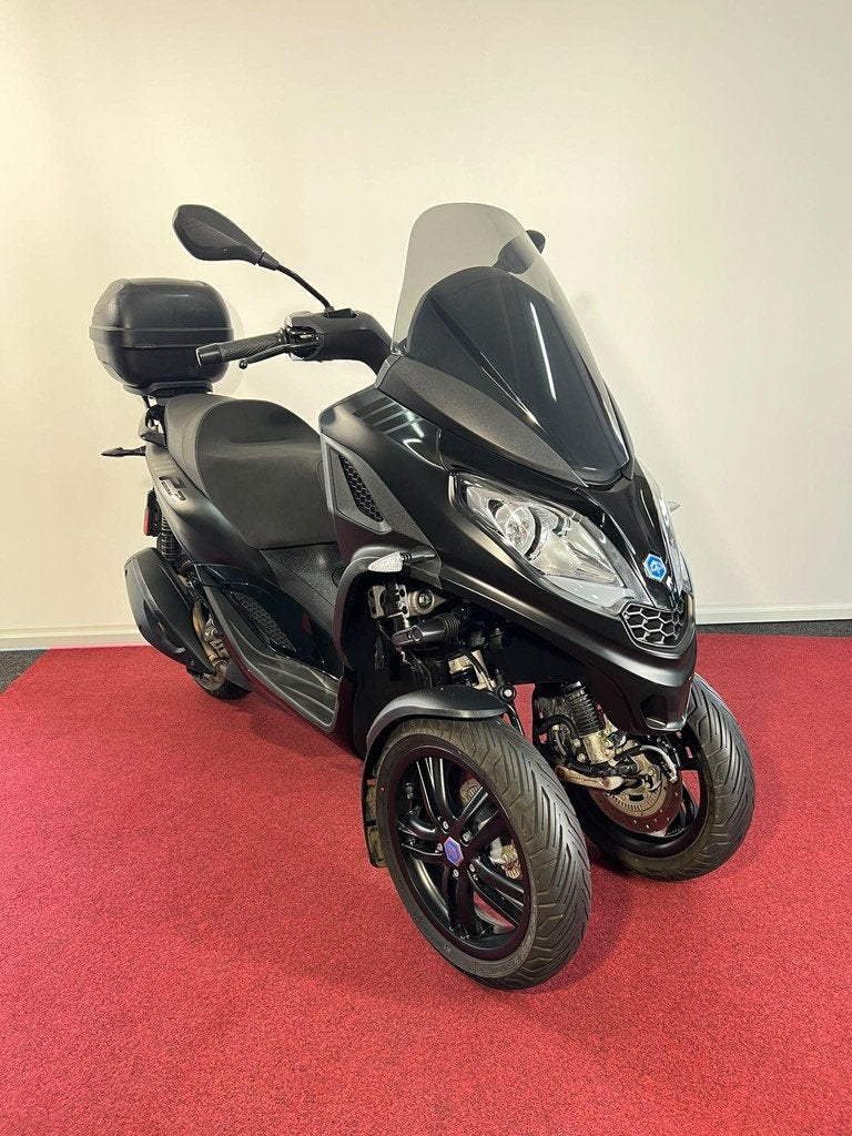 Piaggio MP3 300 HPE Triple Black Edition, Scooter, Bedrijf, Piaggio Vespa B.V., Minervum 7272
4817 ZM  Breda, NL