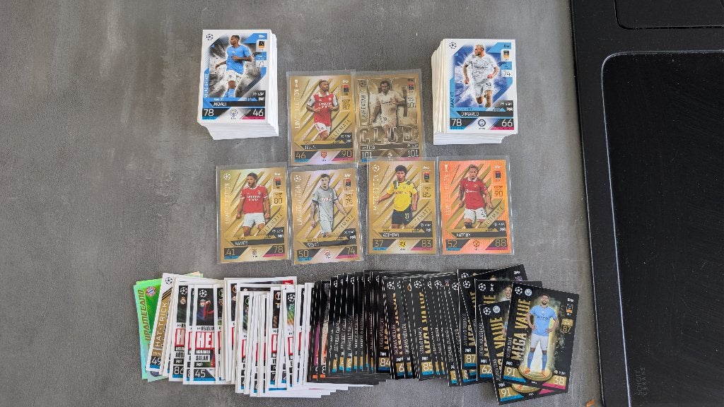 291 Topps Match Attax Extra 2022/23 grote partij dubbelen, Hobby en Vrije tijd, Ophalen of Verzenden, Zo goed als nieuw, Meerdere plaatjes