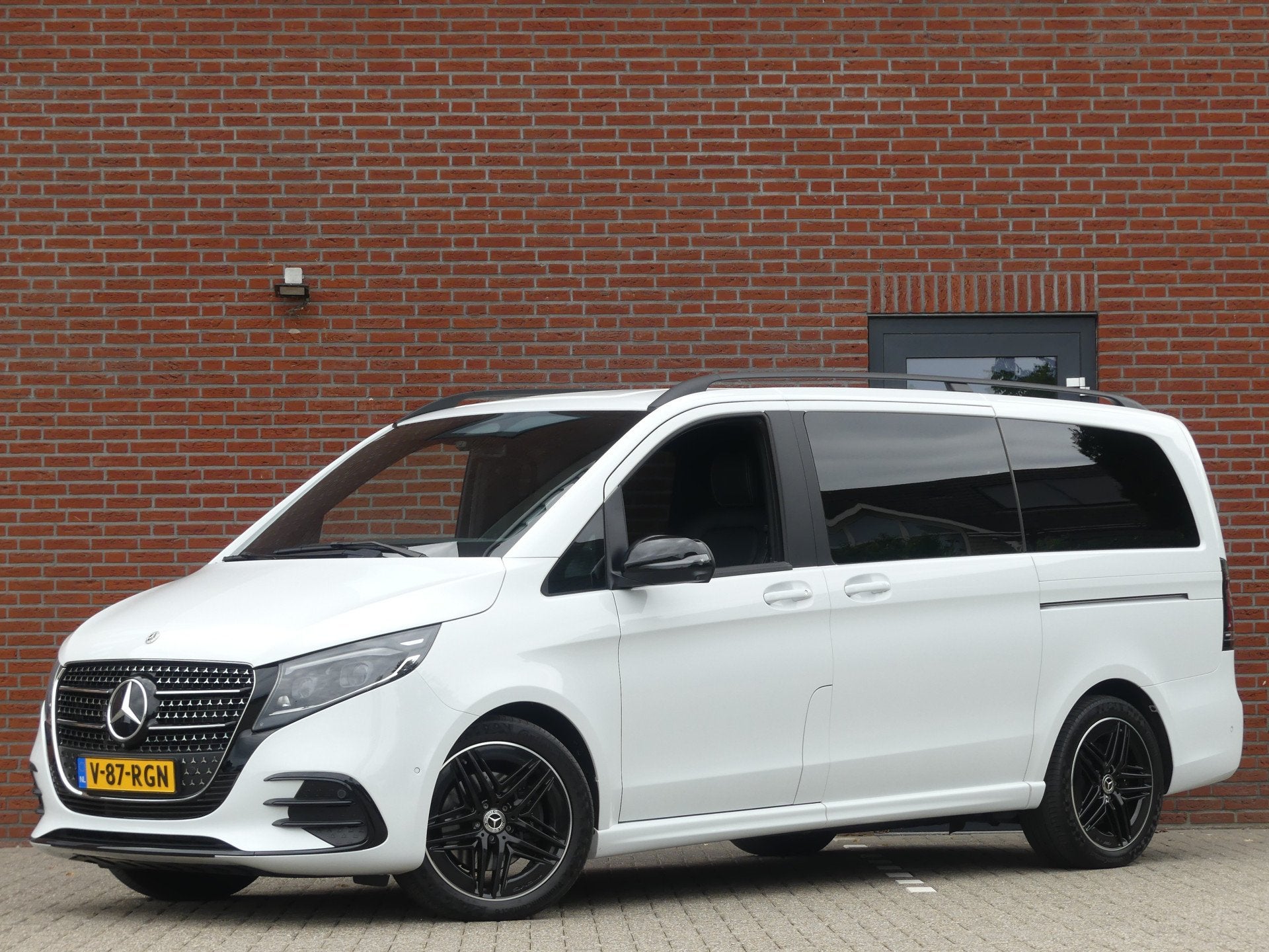Mercedes-Benz V-Klasse 220D Lang Dubbel Cabine LED/LEER/Trek, Auto's, Automaat, Dealer onderhouden, Achterwielaandrijving, Gebruikt