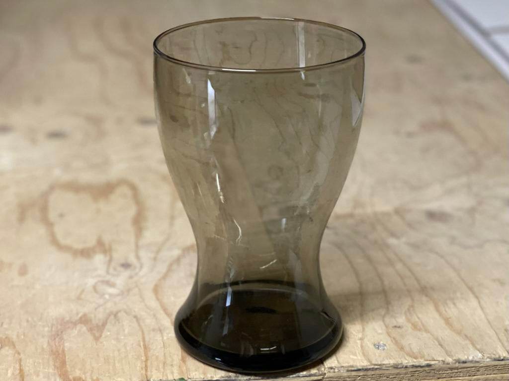 Floris Meydam: serica tulpenvaas grijsviolet Leerdam 1960, Antiek en Kunst, Antiek | Glas en Kristal, Ophalen of Verzenden