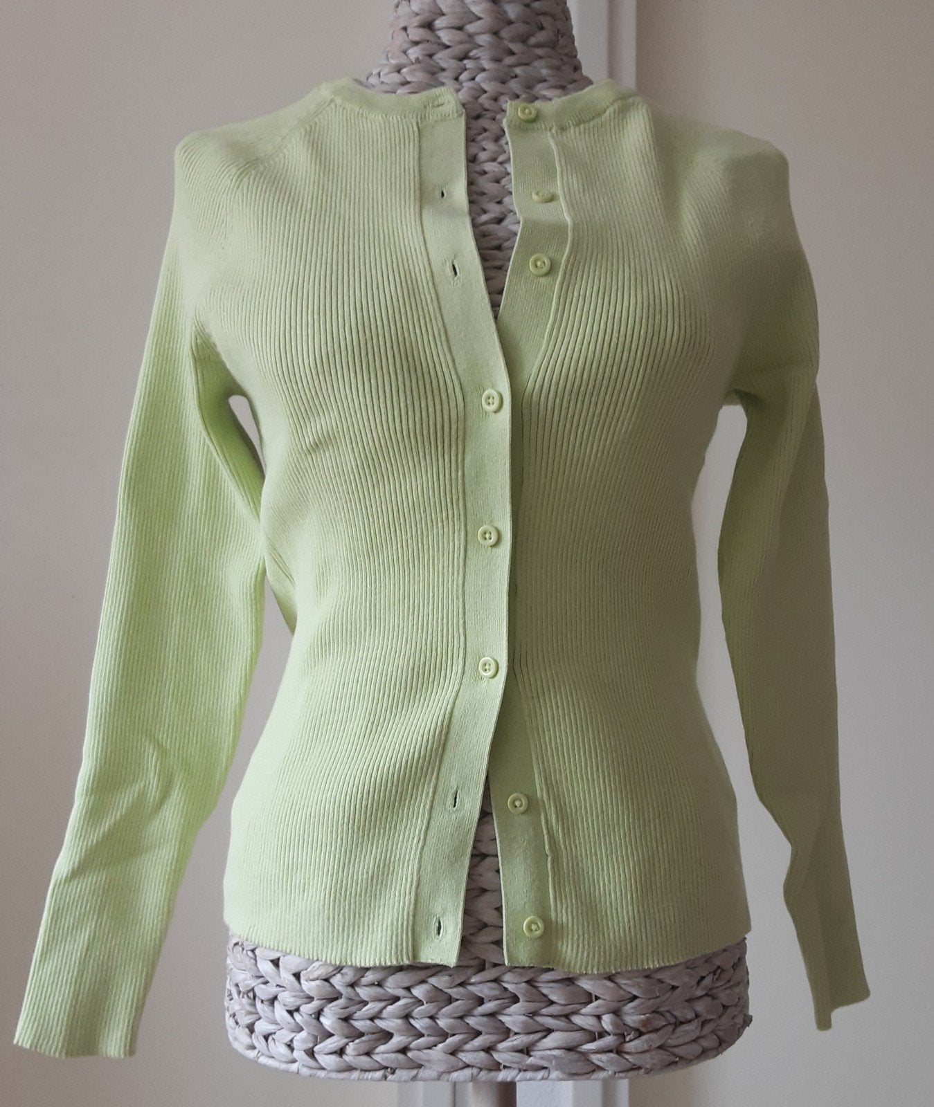 HEMA vestje ribgebreid met knoopjes lime pastel M, Maat 38/40 (M), Verzenden, Nieuw, Hema