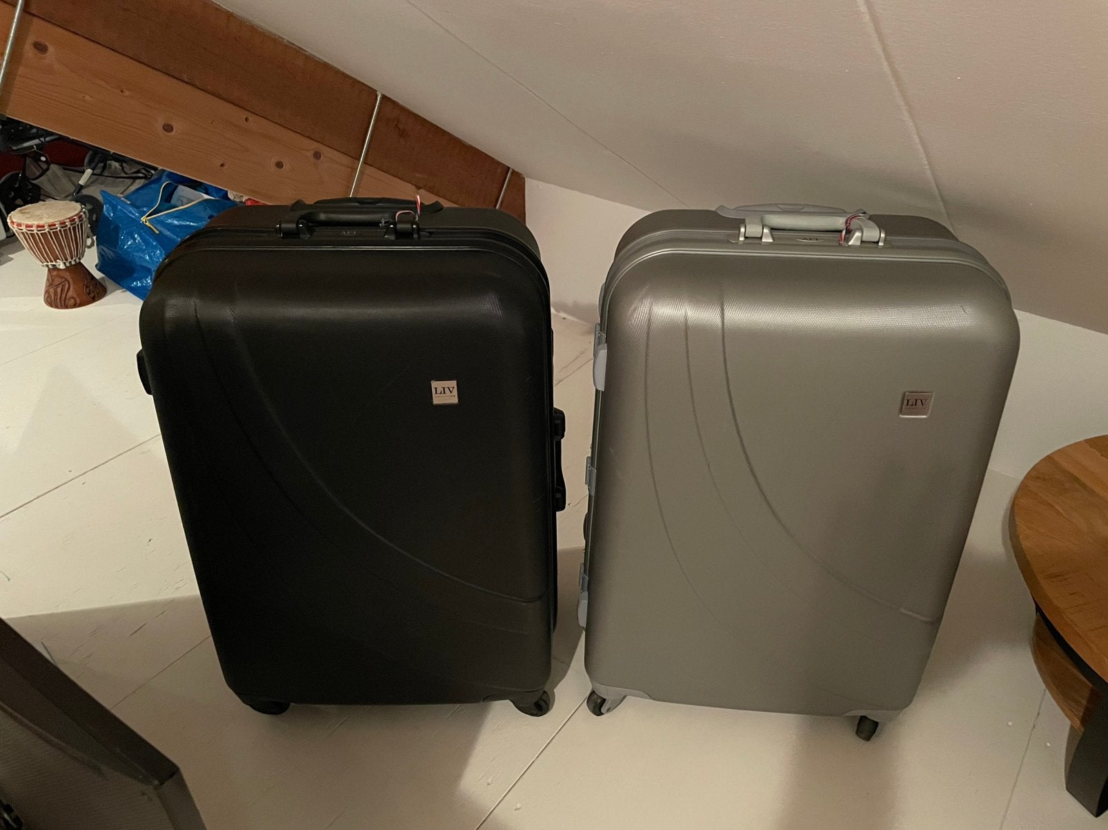 2 koffers van het merk LIV, Ophalen, Gebruikt, Hard kunststof