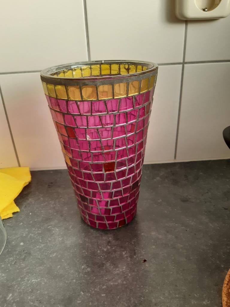 Vaas roze met geel, Ophalen, Zo goed als nieuw, Overige materialen