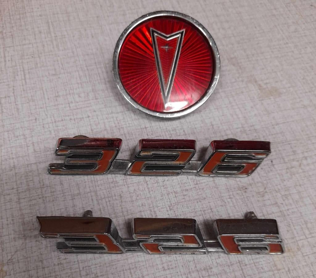 pontiac firebird moterkap 326 emblemen 1967/68, Verzamelen, Verzenden, Gebruikt, Auto's