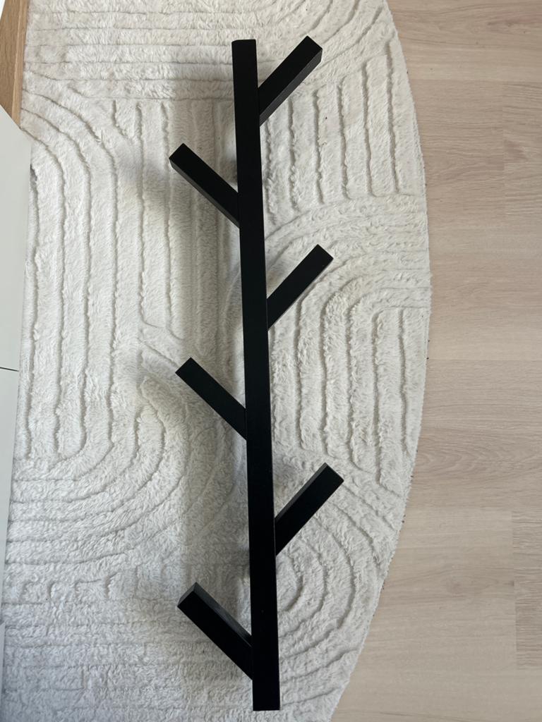 IKEA TJUSIG wandkapstok zwart, Huis en Inrichting, 100 tot 150 cm, Zo goed als nieuw, Hout, Ophalen