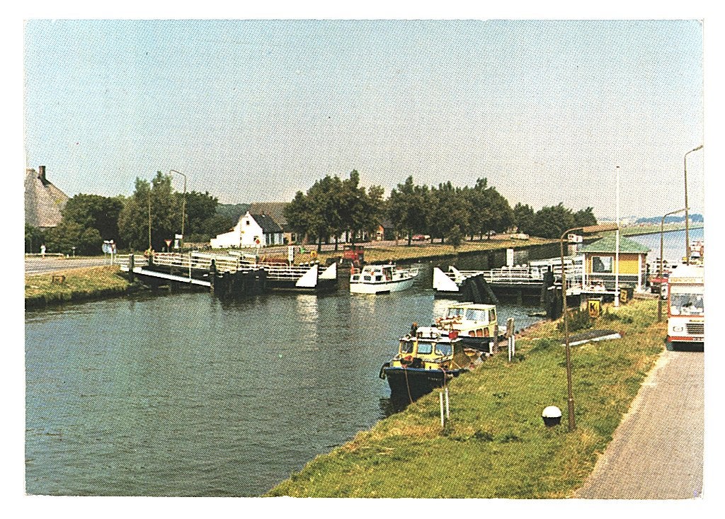 38125	St Maartensvlotbrug	NH 1978 gel in 85	Gelopen, Ophalen of Verzenden, 1960 tot 1980, Gelopen, Noord-Holland