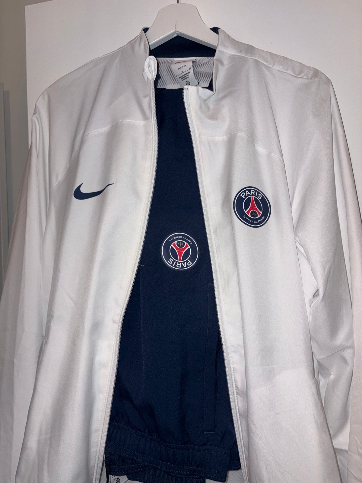 PSG Trainingspak - Wit/Donkerblauw - Maat S, Nieuw, Ophalen of Verzenden, Voetbal, Meerkleurig