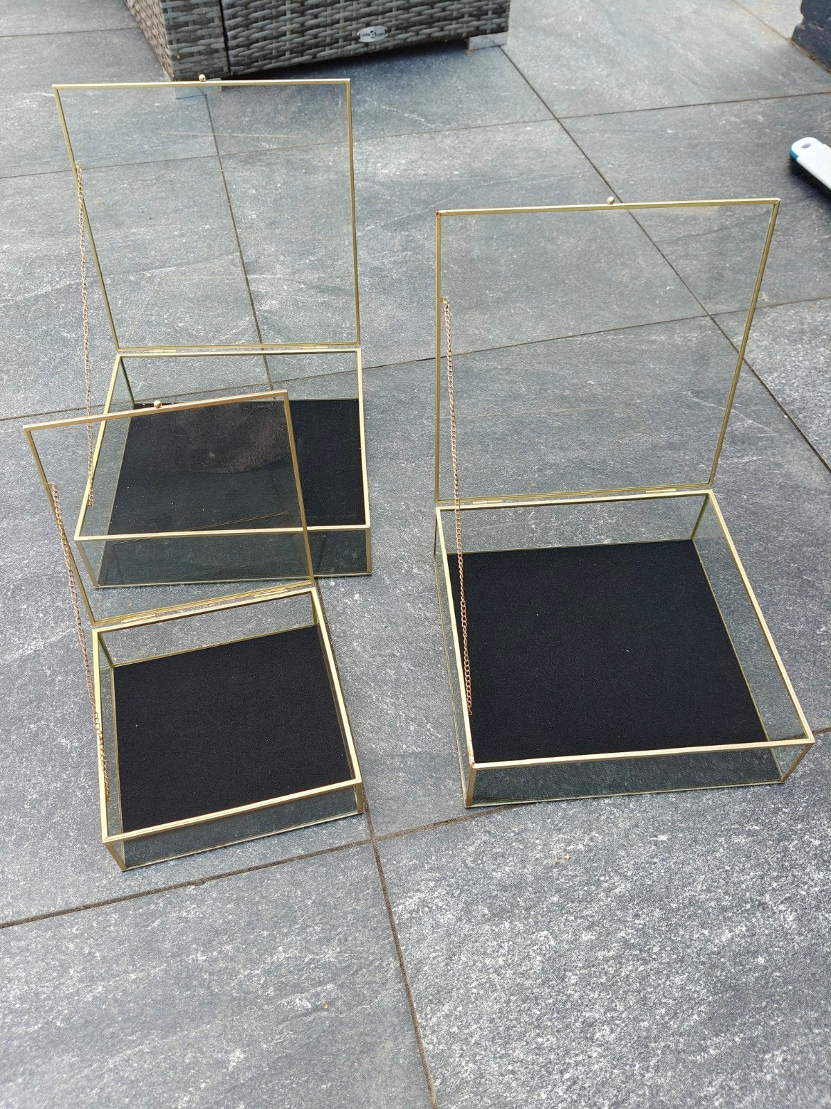 3 glazen vitrinekistje/ sieradendoosje goudkleurig, Ophalen, Zo goed als nieuw, Minder dan 65 cm