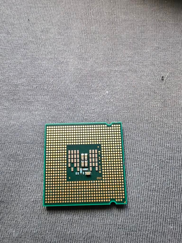 Intel core 2 quad cpu, Computers en Software, Processors, Ophalen of Verzenden, Zo goed als nieuw
